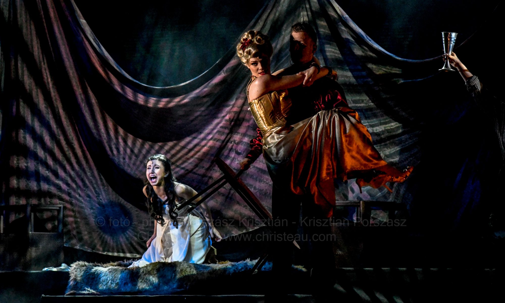 CHRISTEAU PHOTO AGENCY - ֎